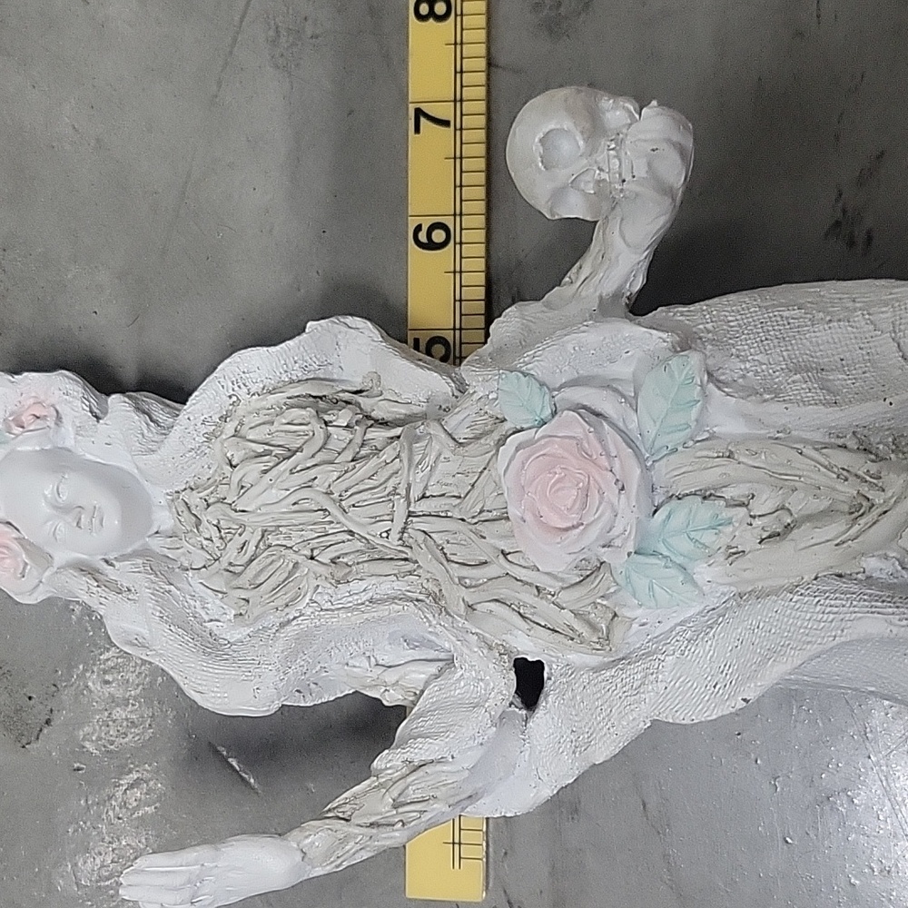 Ashland White and Pink Floral Sculpture. Goth,halloween,holiday, Home Decor - Picture 11 of 12